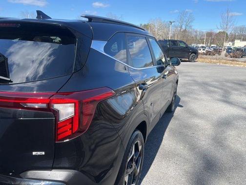 Fusion Orange 2024 Kia Seltos EX