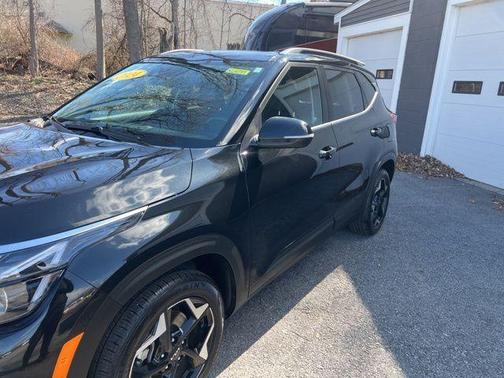 Fusion Orange 2024 Kia Seltos EX