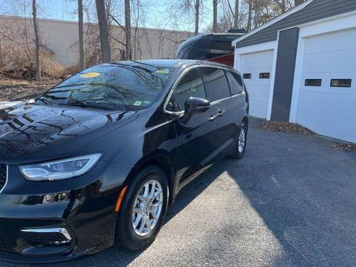 2025 Chrysler Pacifica Select