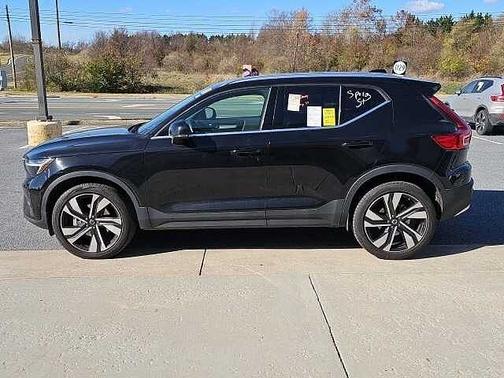 2025 Volvo XC40 Plus