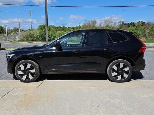 2025 Volvo XC60 Plus