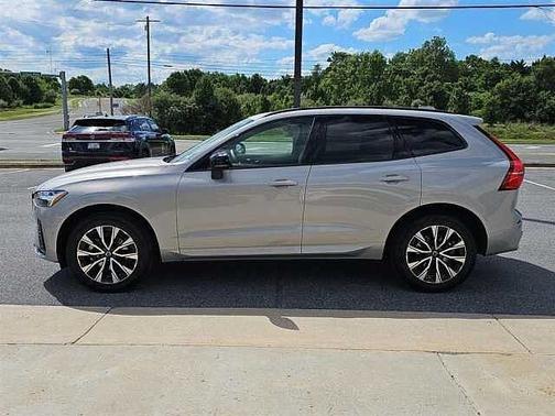 Silver Dawn 2025 Volvo XC60 Plus