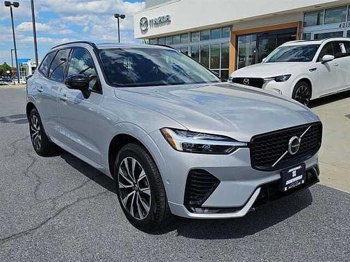 Silver Dawn 2025 Volvo XC60 Plus