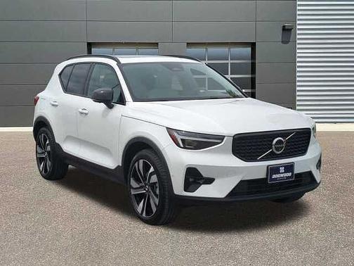 2025 Volvo XC40 Plus