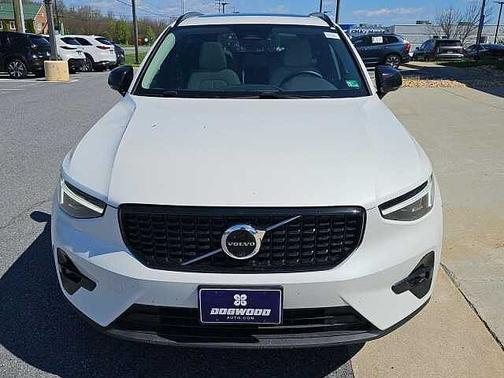 2025 Volvo XC40 Plus