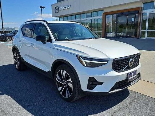 2025 Volvo XC40 Plus