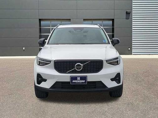 2025 Volvo XC40 Plus