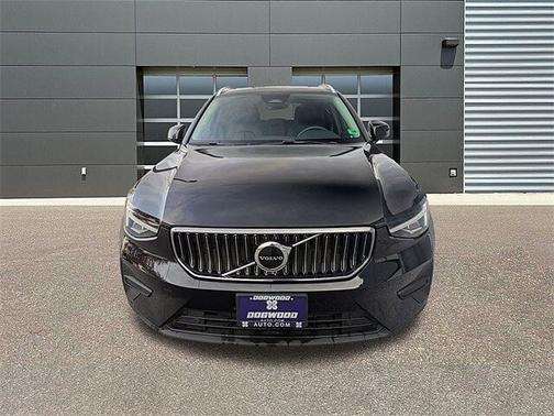 2025 Volvo XC40 Core