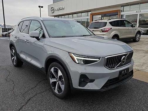 2025 Volvo XC40 Plus
