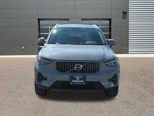 Vapour Grey 2025 Volvo XC40 Plus