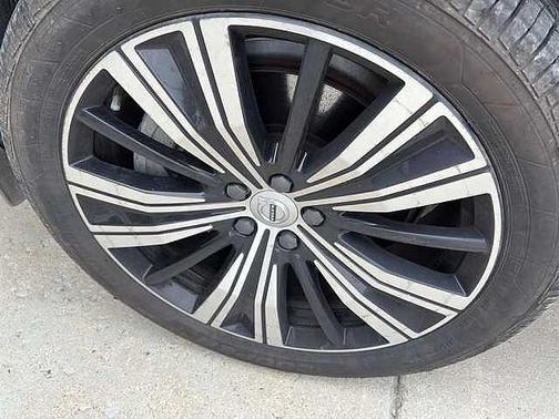 Platinum Grey 2022 Volvo XC60 T8 Inscription Extended Range