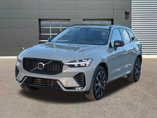 Vapour Grey 2025 Volvo XC60 Plus