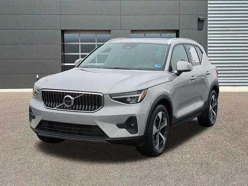 2025 Volvo XC40 Plus