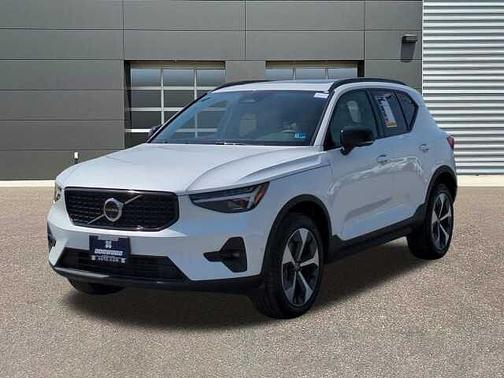 2025 Volvo XC40 Plus