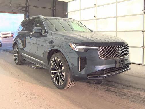 2025 Volvo XC90 Plus