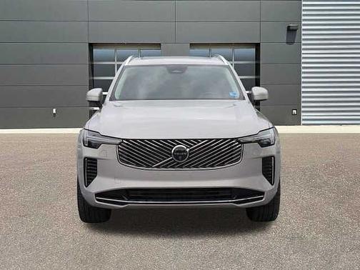 Silver Dawn 2025 Volvo XC90 Plus