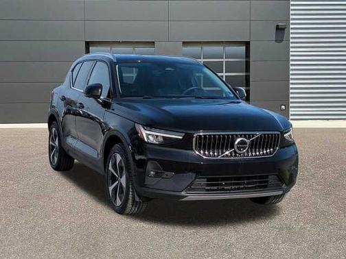 2025 Volvo XC40 Plus
