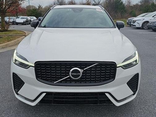 2025 Volvo XC60 Core