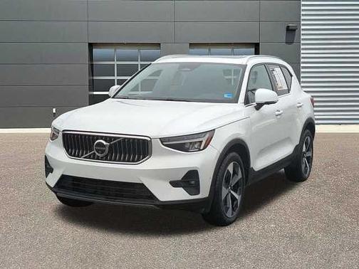 2025 Volvo XC40 Plus