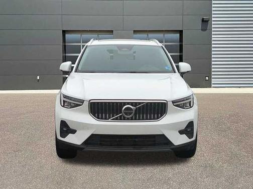 2025 Volvo XC40 Plus