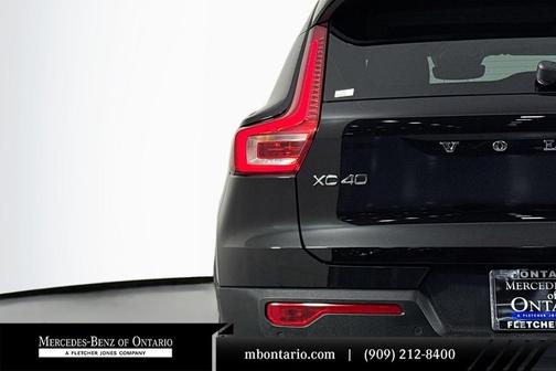 2025 Volvo XC40 B5 Plus Dark Theme