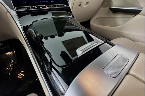 2025 Mercedes-Benz GLC 350e Base