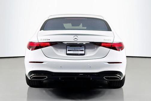 MANUFAKTUR Night Black Magno 2026 Mercedes-Benz S-Class S 580e 4MATIC