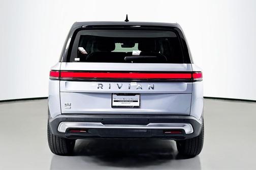 2024 Rivian R1S Adventure