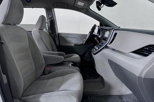 2019 Toyota Sienna LE