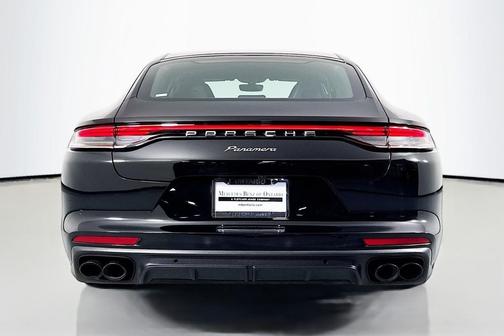 2022 Porsche Panamera 