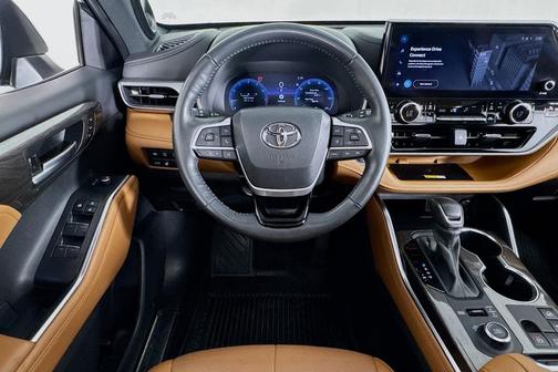 Midnight Black Metallic 2024 Toyota Highlander Platinum