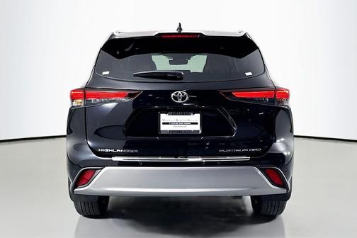 Midnight Black Metallic 2024 Toyota Highlander Platinum