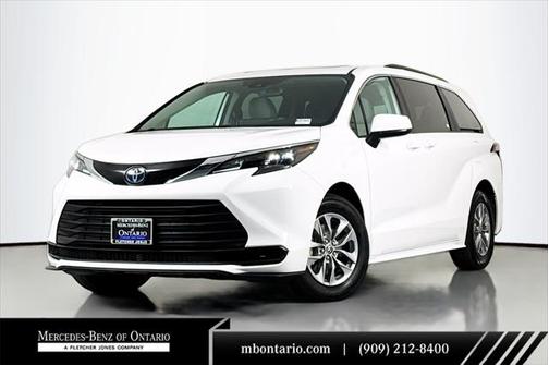 2024 Toyota Sienna LE