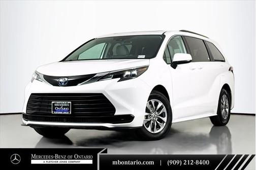 2024 Toyota Sienna LE