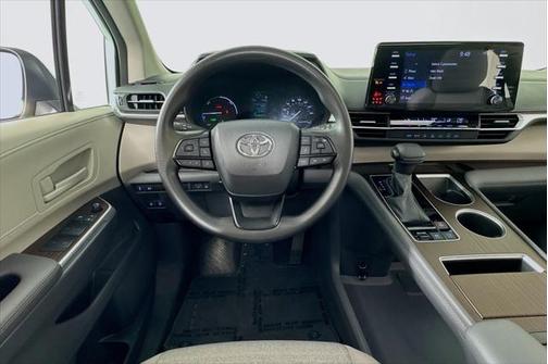 2024 Toyota Sienna LE