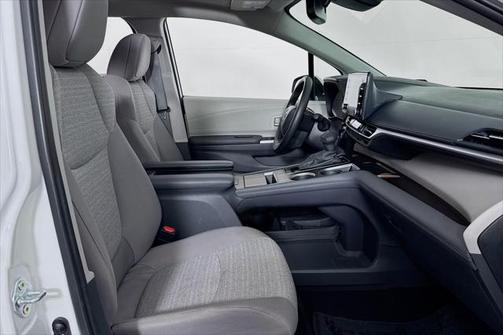 2024 Toyota Sienna LE
