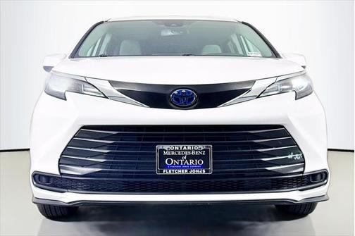 2024 Toyota Sienna LE