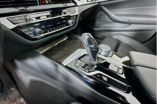 2021 BMW 530 530i