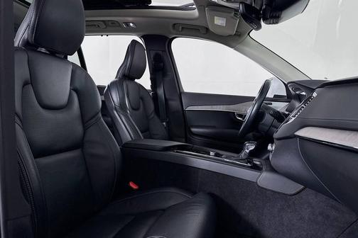 2022 Volvo XC90 T6 Inscription
