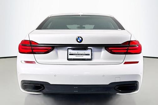 2019 BMW 740 740i