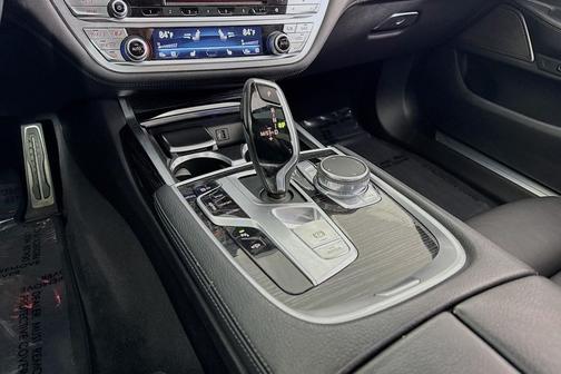 2019 BMW 740 740i