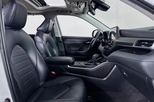 Wind Chill Pearl 2023 Toyota Highlander XLE