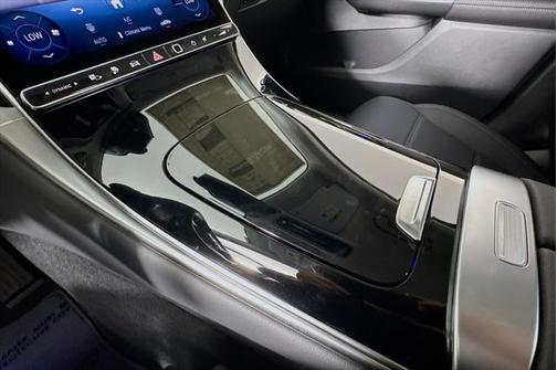 2025 Mercedes-Benz GLC 350e Base
