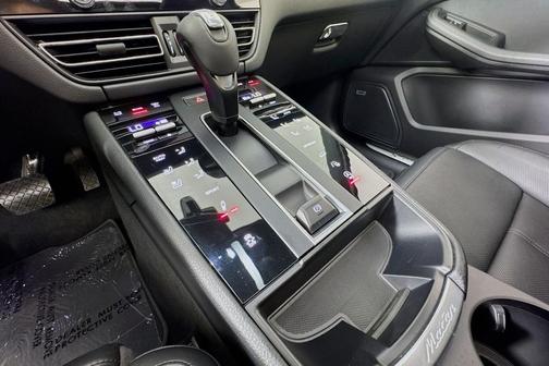 2022 Porsche Macan S