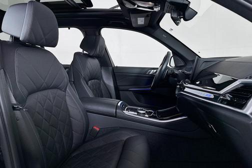 BLACK METALLIC 2024 BMW X5 xDrive50e