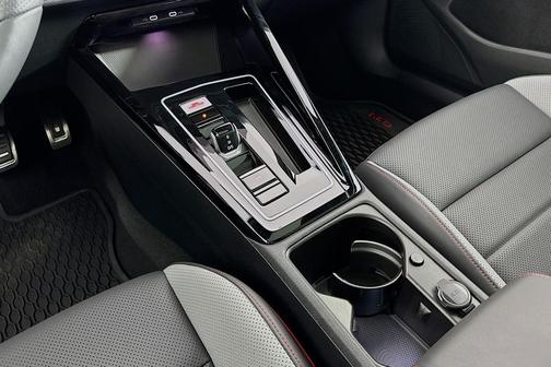 Mythos Black Metallic 2025 Volkswagen Golf GTI 2.0T S DSG