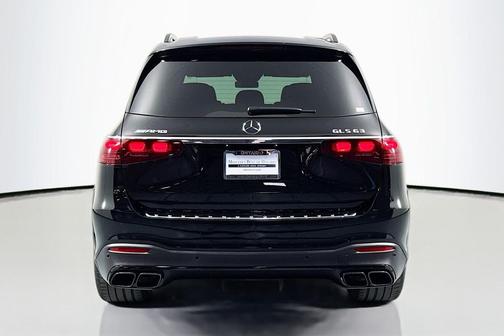 MANUFAKTUR Signature Ireland Mid Green Metallic 2025 Mercedes-Benz AMG GLS 63 Base