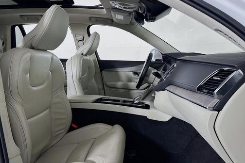 2022 Volvo XC90 Recharge Plug-In Hybrid T8 Inscription 6 Passenger