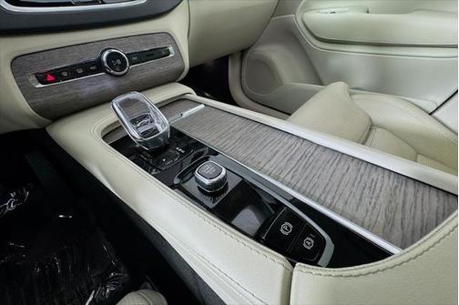 2022 Volvo XC90 Recharge Plug-In Hybrid T8 Inscription 6 Passenger