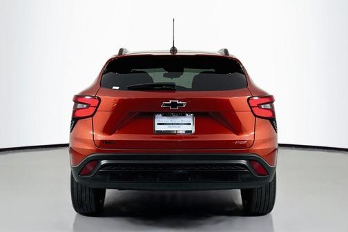 Cayenne Orange Metallic 2024 Chevrolet Trax FWD 2RS
